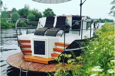 Image de Unique houseboat with Sauna @ walking distance historic center of Amsterdam.