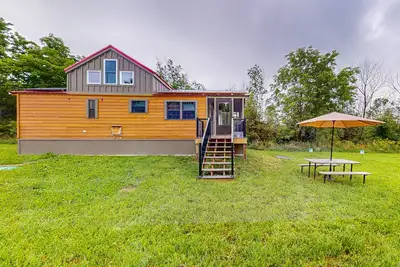 Image de Dog-friendly house close to Seneca Lake with firepit, deck, & washer/dryer