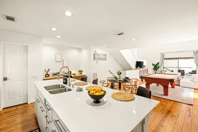 Image de Downtown View! Luxe Stay Near Nrg & Top Restaurants, Walkable, Sleeps 8