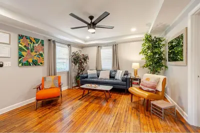 Image de Entire Bungalow hosted by Medina