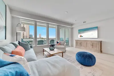 Image de \"Brand New\" Beachfront, Outdoor Pool, Beautiful Views!