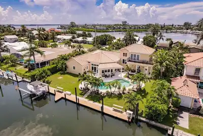 Image de New Listing! Luxury 4br Canal Home with Pool. Monthly Rental.