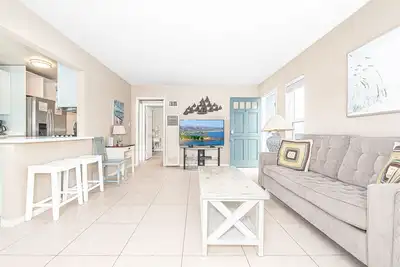 Image de Ideal Beach House for Family Trips to the Coast! | Steps to Sand | Updated Kitchen | Sunny Balcony