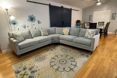 Pacifico Blu Guest House- close to beaches!