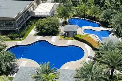 Image de 1 Bedroom Condominium in Prime Location Perfect Blend of Comfort and Convenience