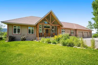 Image de Churchill Ic Ranch | House in Bozeman with hot tub, firepit, balcony, & W\/D