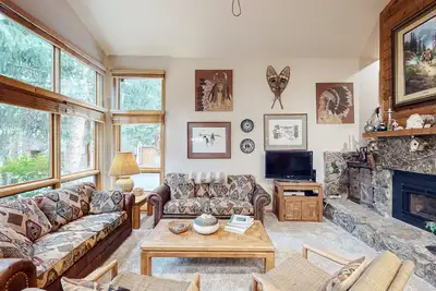 Image de Courtside Townhomes | Mountain-view townhouse in Vail near outdoor recreation
