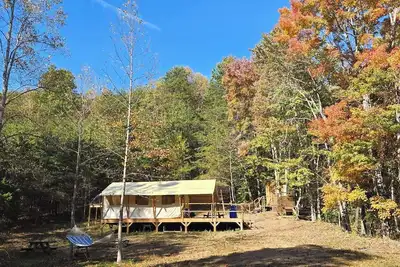Image de Charming meadow camp in the forest mountains near fish pond. Events are Ok. Pet