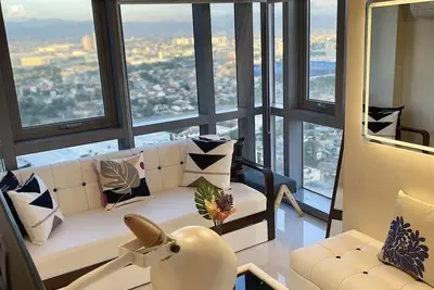 Image de Discounted | Classy 2. 5br with Pool and City Skyline View!