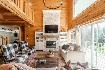 Image de Luxurious Cabin Close to Lake Cascade w\/ Hot Tub