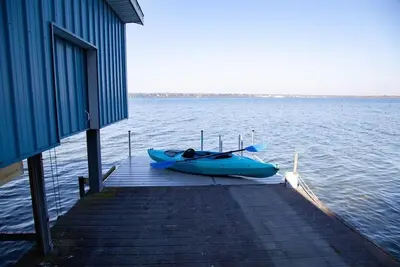 Image de Lakeside Landing • Dock, Fire Pit + Boat Rental