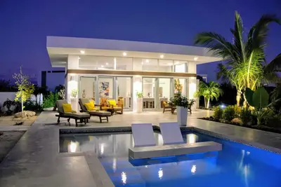 Studio Perfect for 1 Couple w/Pool & Beach access