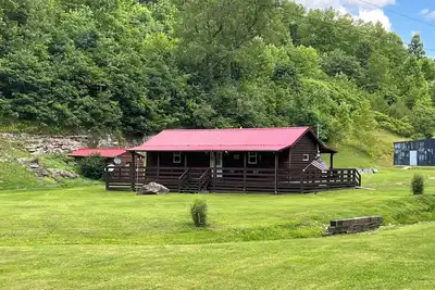 Image de Quiet cabin in the hills close to the trails and other outdoor activities. <br>