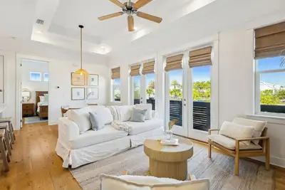 Image de Stay on 30a: Pinteresting Escape, Golf Cart!