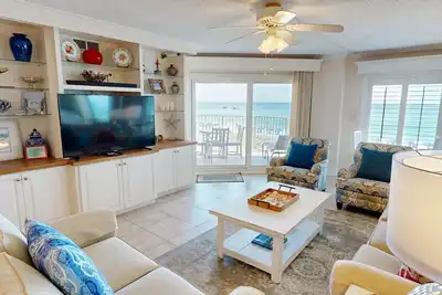 Image de Inlet Reef 204 is a stunning 2 Br Gulf front - Recently Renovated