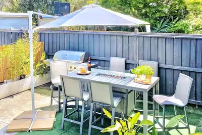 Image de 4br Townhouse Near Coles, Parks, Bbq & Parking – Perfect for Families & Groups