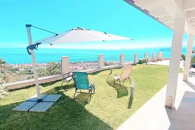 Villa Belvedere Luxury Overlooking The Sea