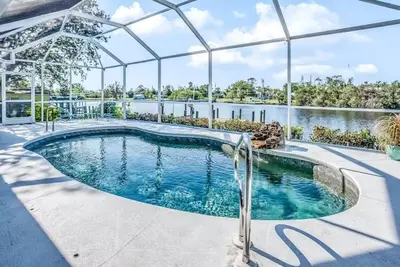Image de A Waterfront Oasis! Private pool, Fishing, Gulf access in sunny N Fort Myers!