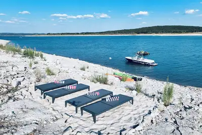 Image de JetSkis, Jacuzzi, Private Beach, Kayak, Sup, Lakeview, Lakefront! 3/2 Lakehouse