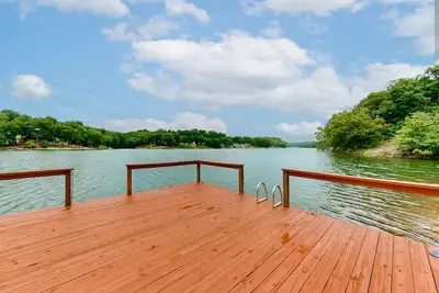 Image de The Happy Place on Lake | House in Bella Vista with private dock and lake access