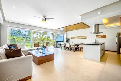 Gorgeous condo with ocean view, massive pool balcony, & beach access