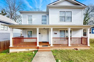 Image de Dog-friendly home in the heart of West End with central Ac & W\/D