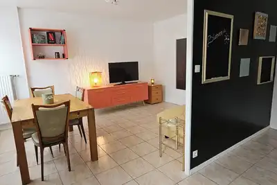 Image de Appartement calme jusqu'à 6 personnes, à 10 min du centre ville en voiture!