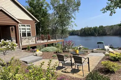 Image de Secluded 25-acre private lake, set on 200 acres of private land. Sleeps 16-18