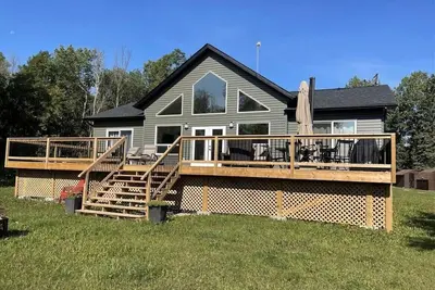 Image de Lakefront retreat in Gimli, Manitoba!