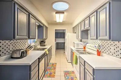 Image de Love. Laugh. Live-In Laurel Park! {2 living spaces}