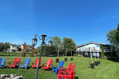 Image de Huron waterfront cottage 8bed\/4bath 20+guests\/Hotub\/2pets\/ outshower\/Pool\/beach.
