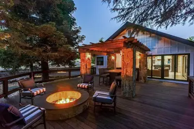 Image de The Dragonfly- Complimentary wine tasting at Croix included!