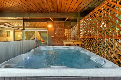 Image de Cozy haven with hot tub & Ac near Bangor base and hospital in Silverdale