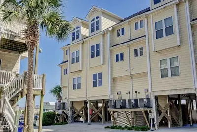 Image de \"Tranquil Sunrise\" 4 bed, 3. 5 bath in Surf City