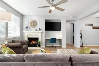 Image de Lux Stay w/ Sauna, Bbq, Firepit, Outdoor Dining, Air Hockey Close to Hard Rock!