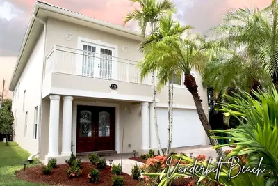 Image de Bike to Vanderbilt Beach/Wiggins Pass, Heated Pool, 2 Story Luxury Home