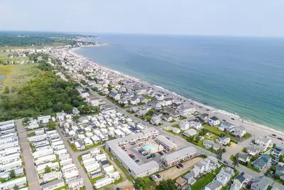 Image de Beach Condo Minutes from the Ocean!