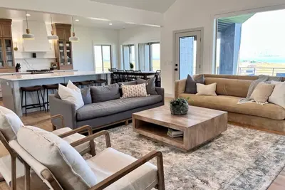 Image de Breathtaking Bear Lake Retreat- Lake View