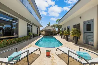 Magical Oasis ~ 6br w/ Large Pool & Gazebo ~ Views
