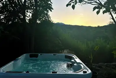 Image de Maison avec Jacuzzi à 5 minutes de Porto Vec