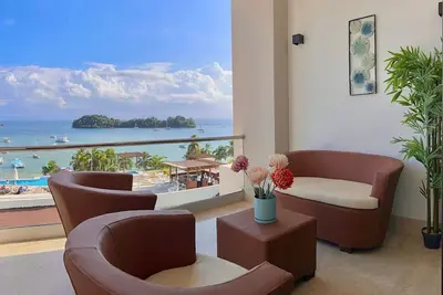 Image de Luxurious, Stunning Bay View Condo, King Bed, Spacious Terrace, Pool, Gym.