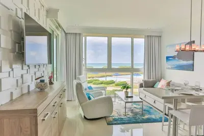 Image de New Listing- 2bd into the Blue with Garden and Ocean View