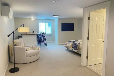Image de Private, Newly Renovated Studio