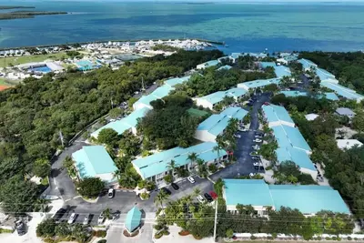 Image de Islamorada Escape - Executive Bay w/Pool, Fishing Dock, Beach, Tennis/Pickleball