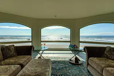Image de Queen Bee - Majestic Beach Front w/ Vast Ocean Views, Spa