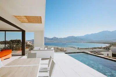 Image de Villa d' architecte, avec superbe vue sur la baie de Calvi entre mer et montagne