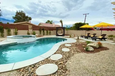 Image de Desert Poolside Haven