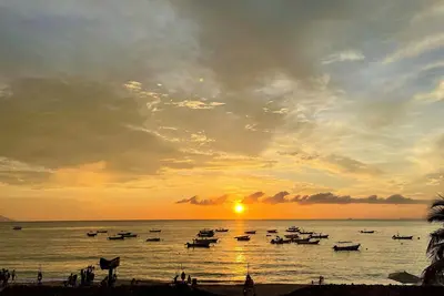 Image de Premier beachfront condo in the landmark La Palapa building in Zona Romantica!