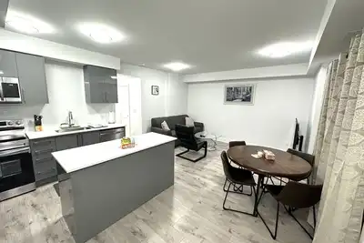Image de Cozy 2-Bedroom Condo with Parking in Niagara Falls