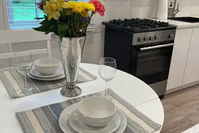Image de Welcome to our junior one-bedroom located in the beautiful town of Darien.
